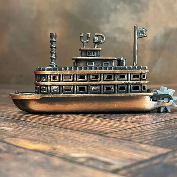Vintage Die-Cast Steamboat Pencil Sharpener – Paddle Boat – Made in China - Picture 2 of 9